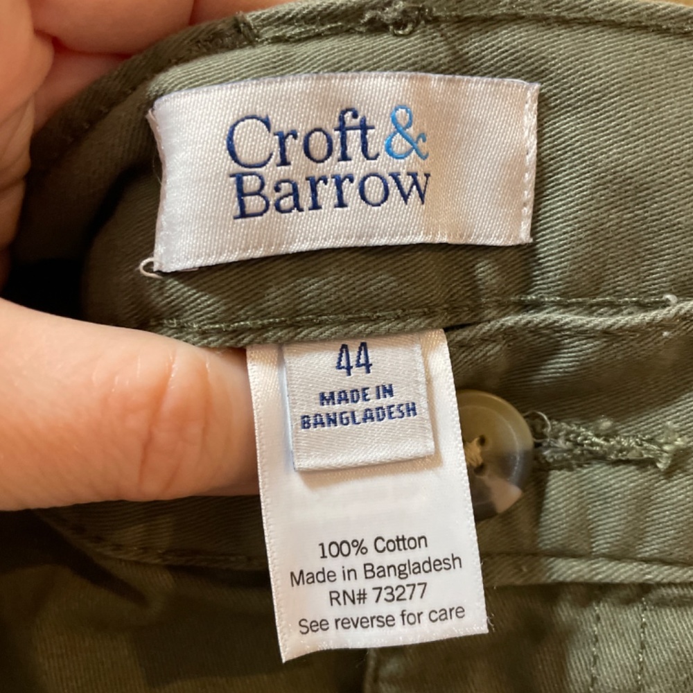 Men’s NWT Side Elastic Cargo Shorts- 44 inch waistline- 7.5 inseam- lots of pock - Picture 6 of 6